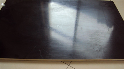 建筑模板厂家跟你聊聊如何区分覆膜板和烤漆板以及滚涂板