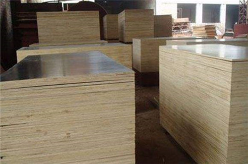 建筑模板厂家与你讲讲建筑模板的吸水性